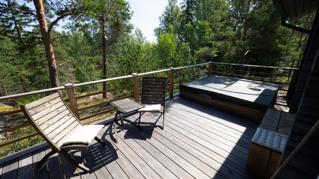 Outdoor jacuzzi. Ulkoporeallas.