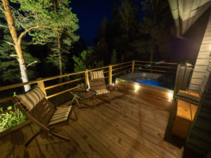 Villa Mustikka. Ulkoporeallas. Outdoor jacuzzi.